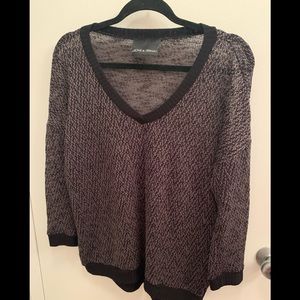 Pretty v-neck see through sweater